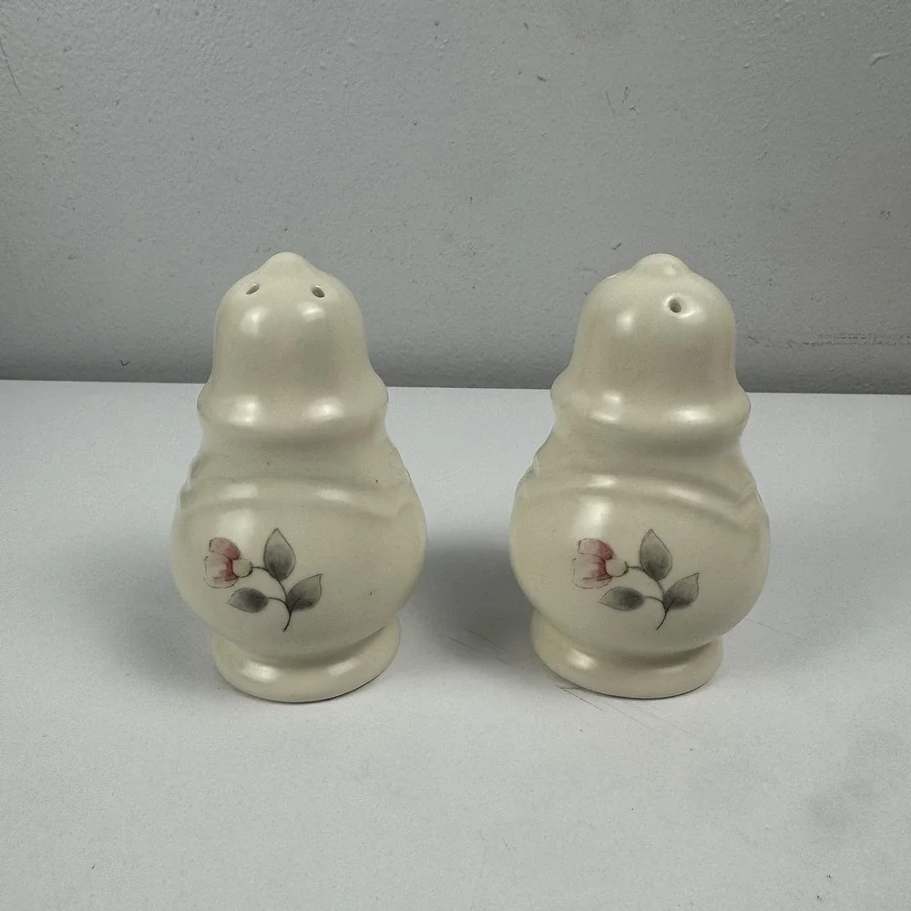 Pfaltzgraff White Floral Ceramic Salt Pepper Shakers Set Medium Vintage Retro